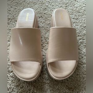 NEW!! Old Navy Women's Tan Mules Size 8